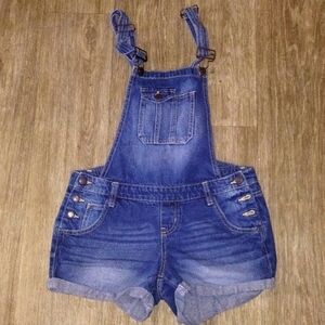 Lei Jean Short Overalls size S makes size 5.